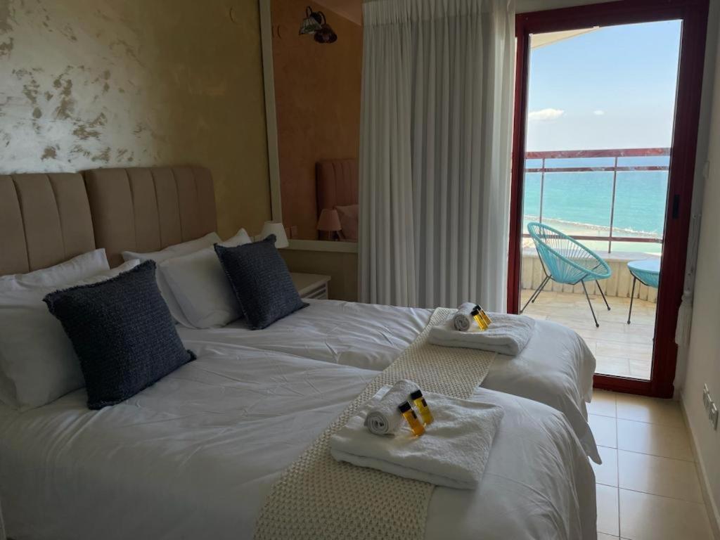 Sea-Front Apartment Νετάνια Εξωτερικό φωτογραφία